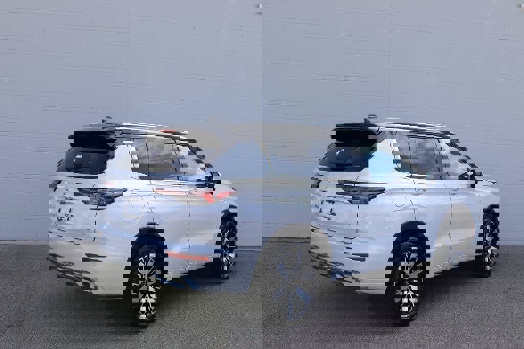 New 2025 Mitsubishi Outlander SEL image 20