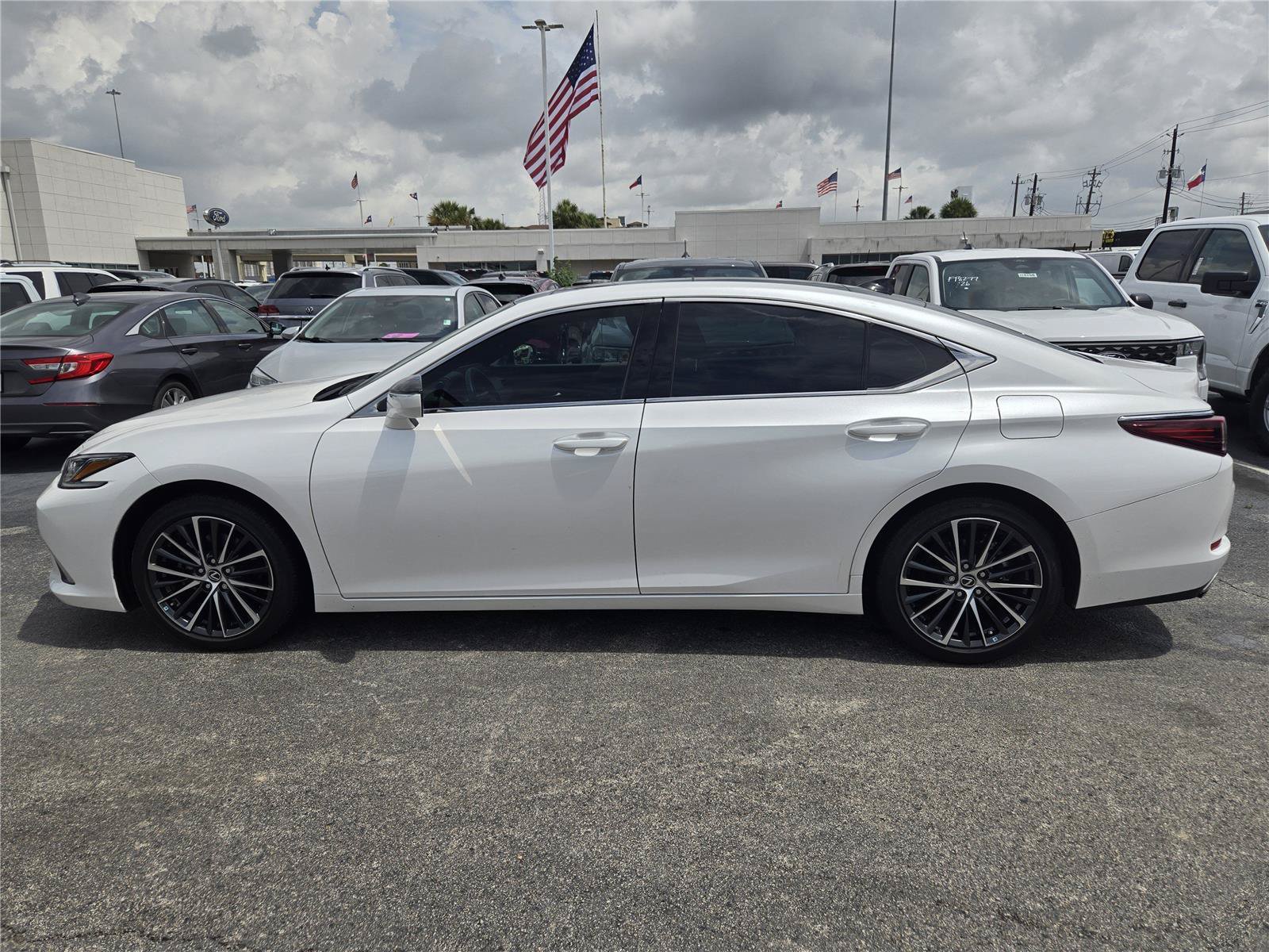 Used 2023 Lexus ES 350 w/ Premium Package FWD image 6