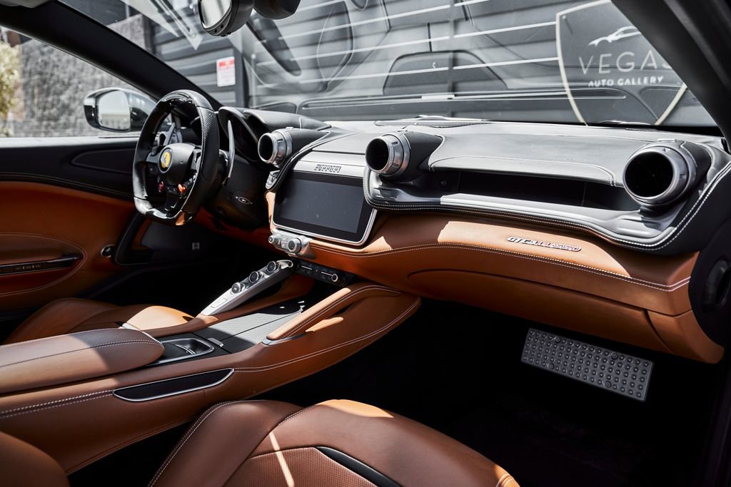 Used 2018 Ferrari GTC4Lusso image 41