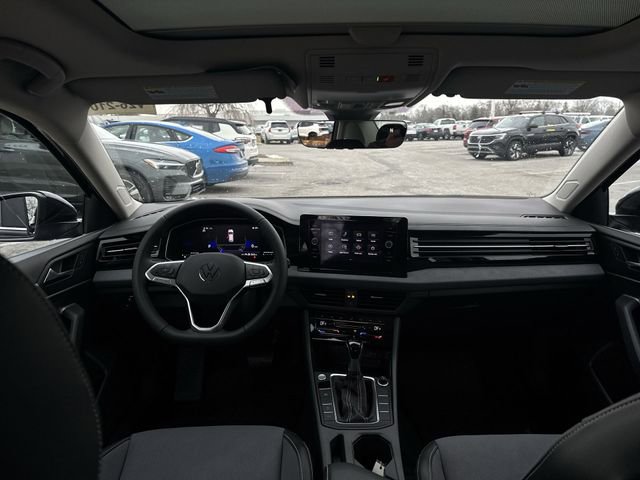 New 2026 Volkswagen Jetta SE FWD image 21