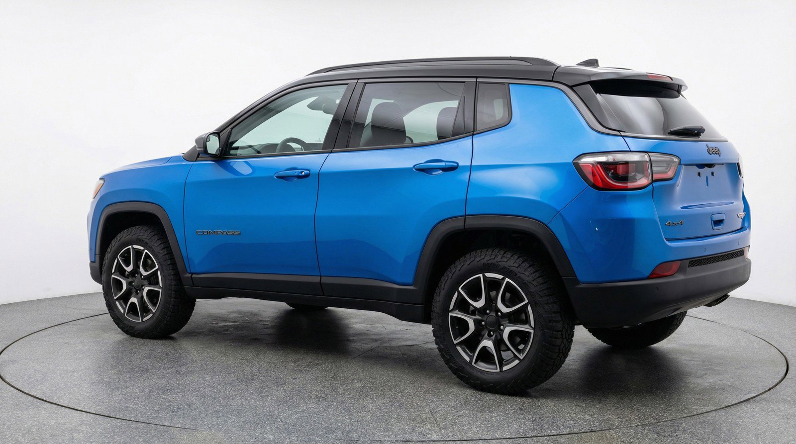 Used 2025 Jeep Compass Trailhawk image 6