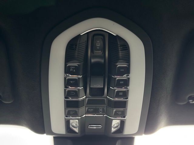 Used 2023 Porsche Macan GTS image 40