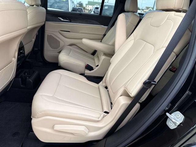 New 2025 Jeep Grand Cherokee L Limited w/ Luxury Tech Group II RWD image 8