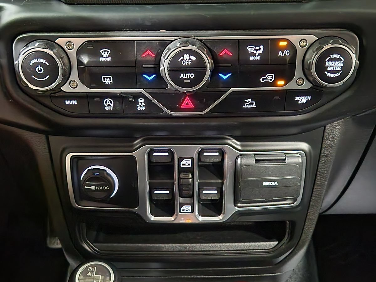 Used 2022 Jeep Gladiator Overland w/ LED Lighting Group AWD/4WD image 39