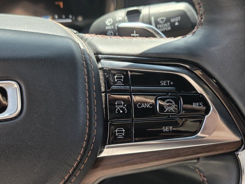 Used 2023 Jeep Grand Cherokee L Summit w/ Advanced Protech Group IV AWD/4WD image 25