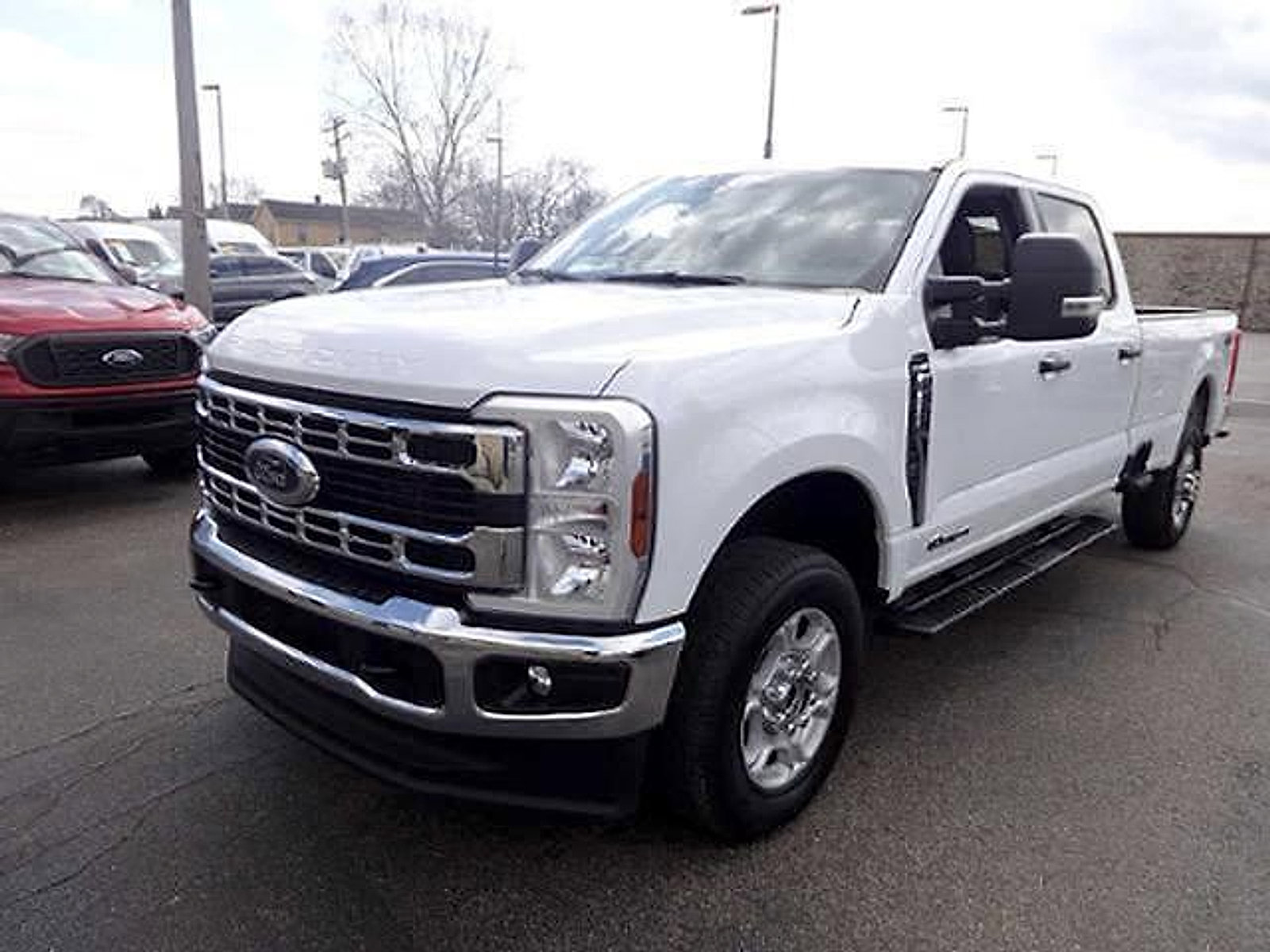 Used 2025 Ford F350 XLT image 3