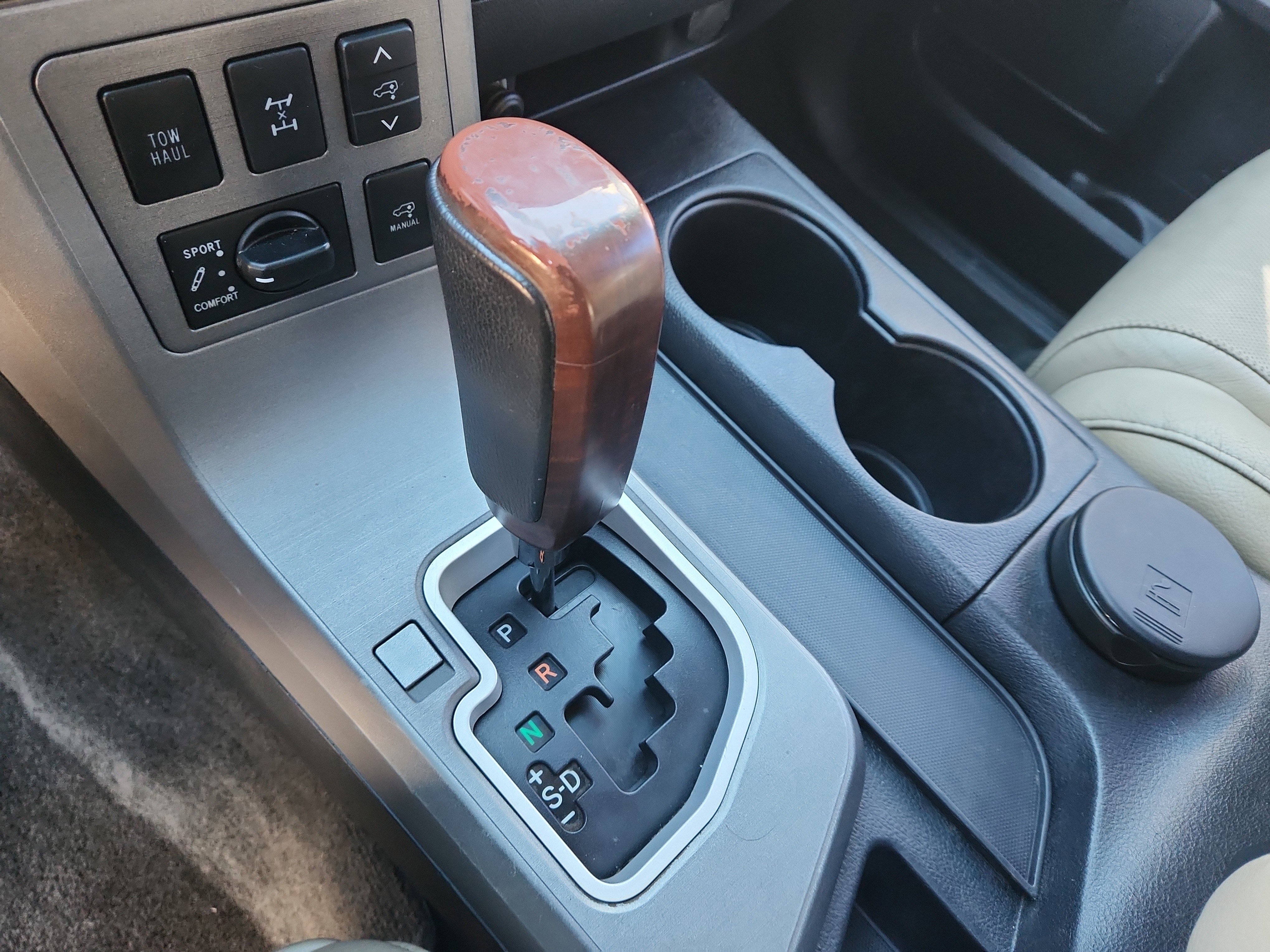 Used 2012 Toyota Sequoia Platinum image 25