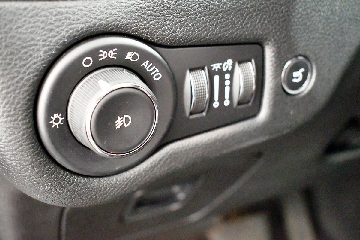 Used 2017 Jeep Cherokee Trailhawk w/ Comfort/Convenience Group AWD/4WD image 49