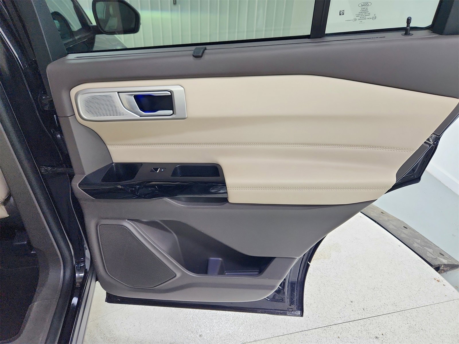 Used 2023 Ford Explorer Platinum w/ Technology Package image 47