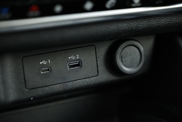 Used 2023 Nissan Rogue SL w/ SL Premium Package image 40