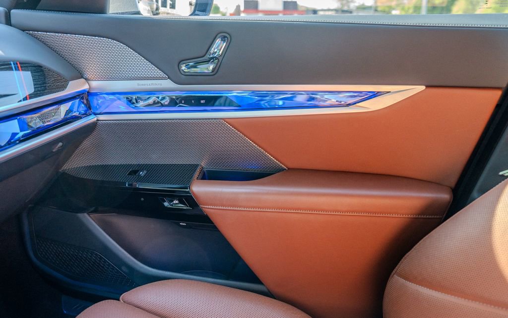 Used 2024 BMW i7 xDrive60 image 14