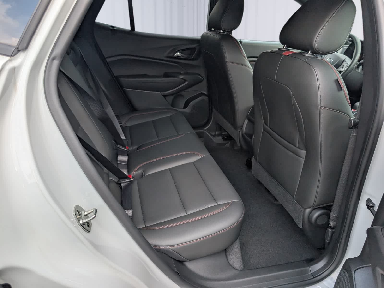 Used 2025 Chevrolet Trax RS w/ Driver Confidence Package FWD image 12