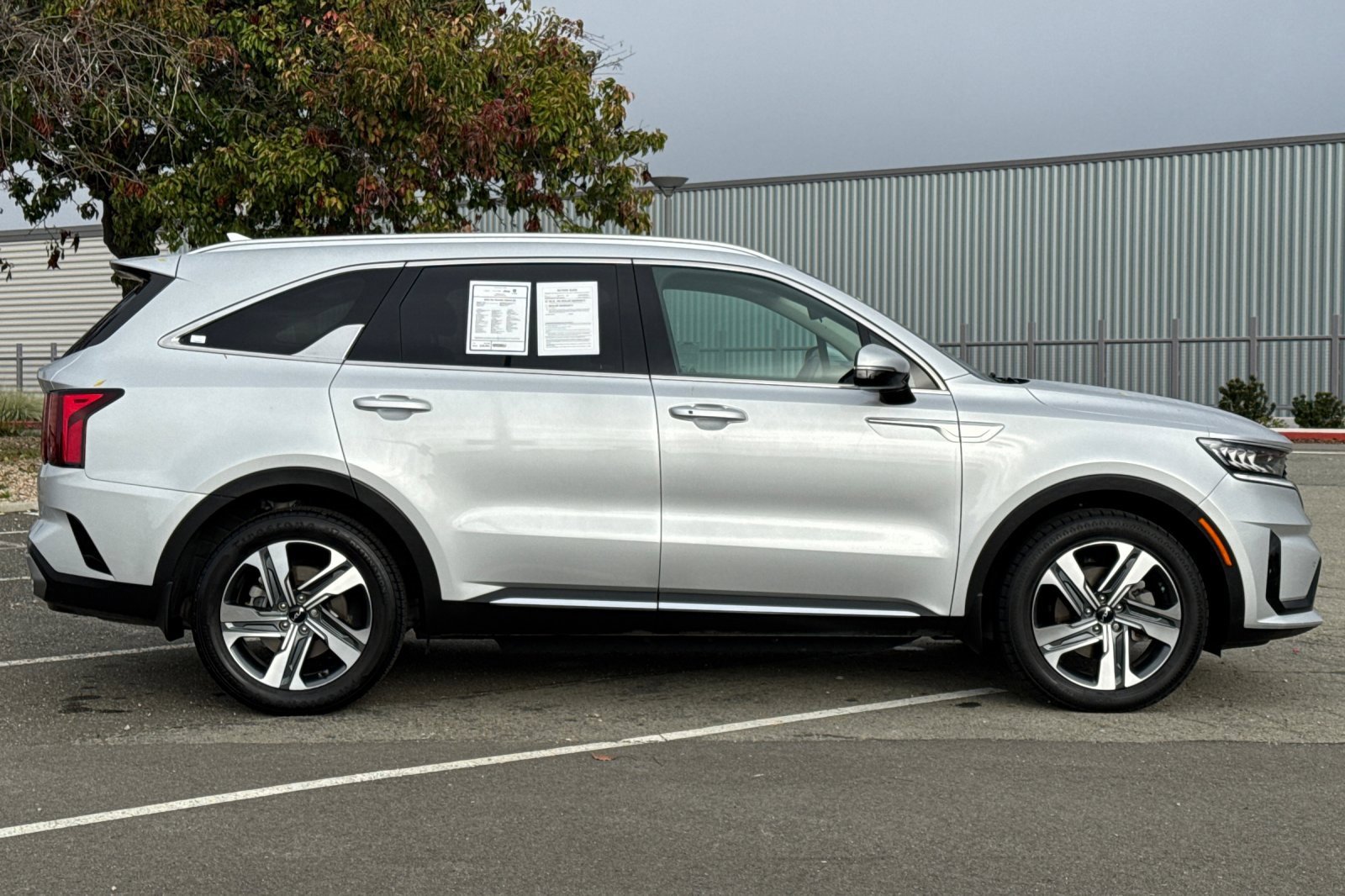 Used 2022 Kia Sorento EX image 2