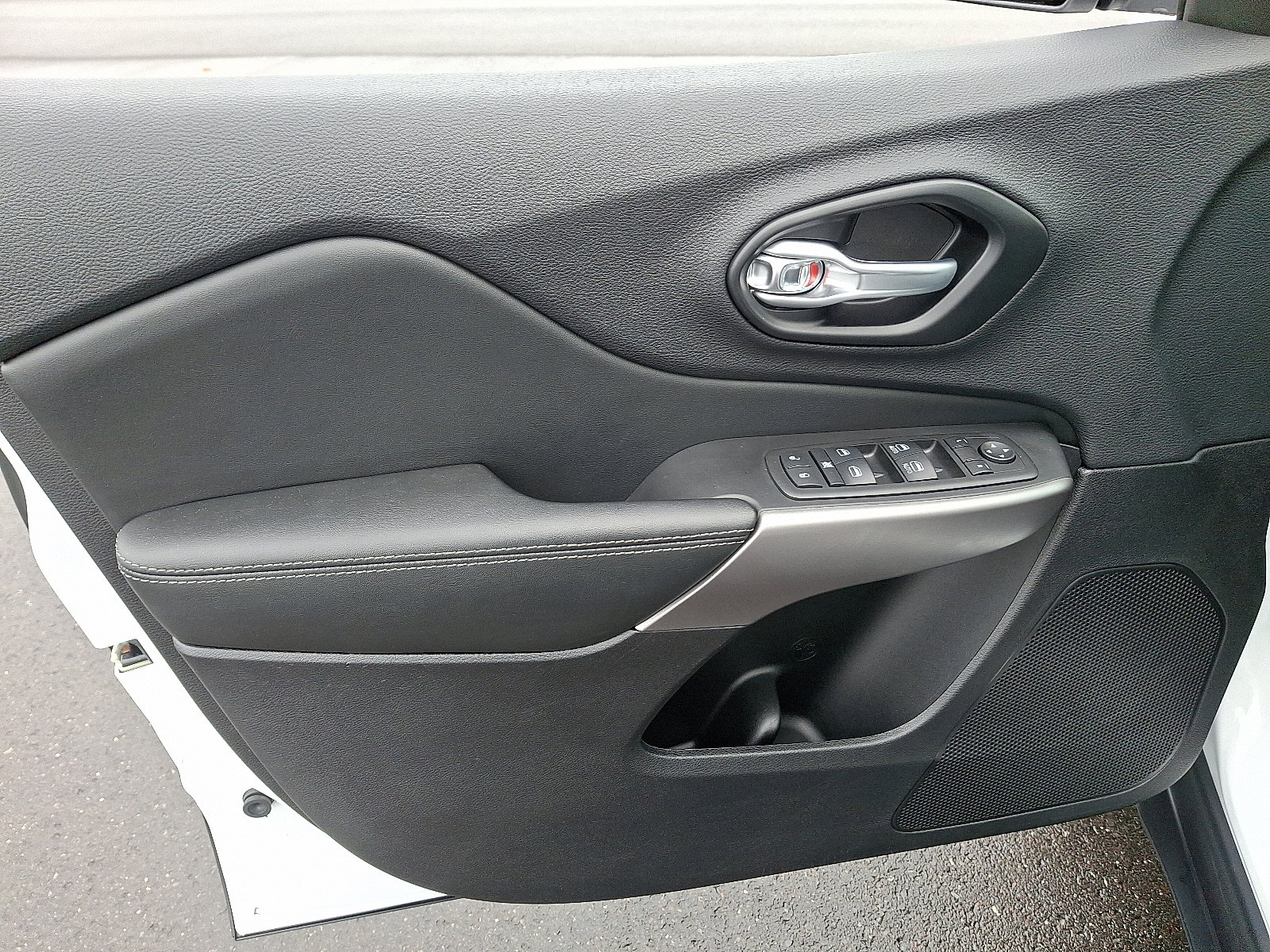 Certified 2021 Jeep Cherokee Latitude Lux w/ Sun & Sound Group image 12
