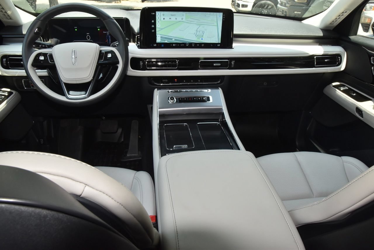 Certified 2026 Lincoln Aviator AWD image 17