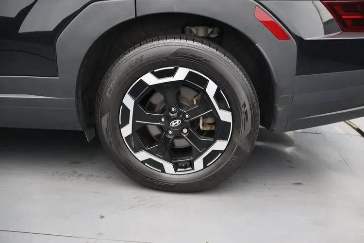 Used 2024 Hyundai Santa Fe SEL FWD image 35