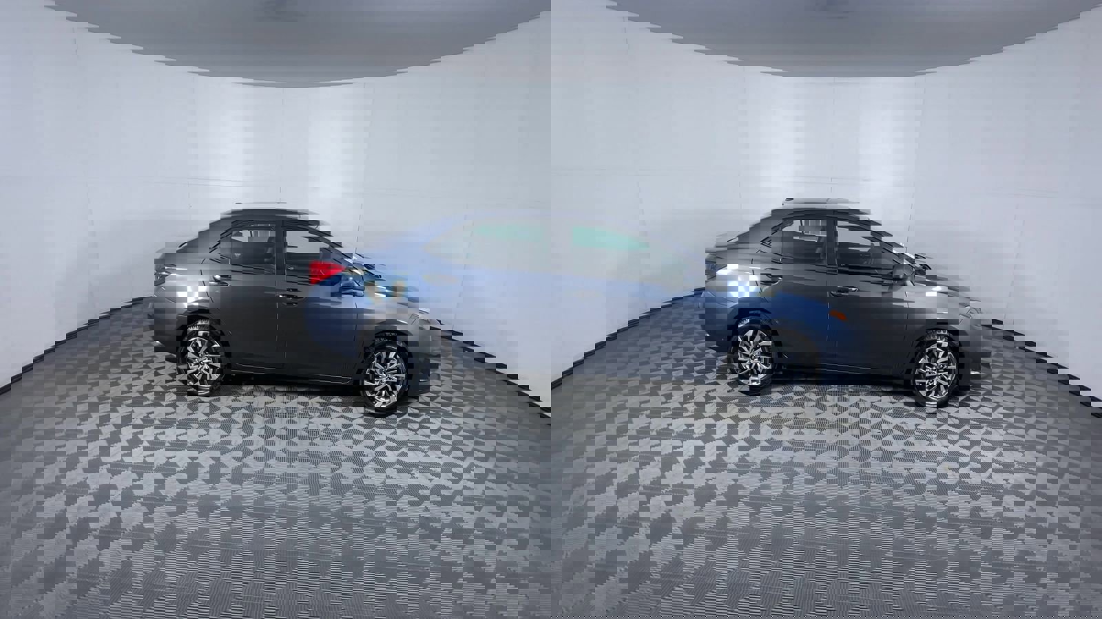 Used 2017 Toyota Corolla XLE image 9