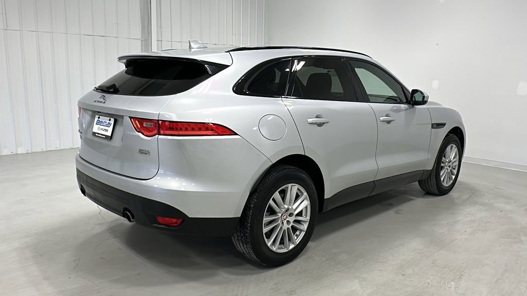 Used 2019 Jaguar F-PACE Premium image 6