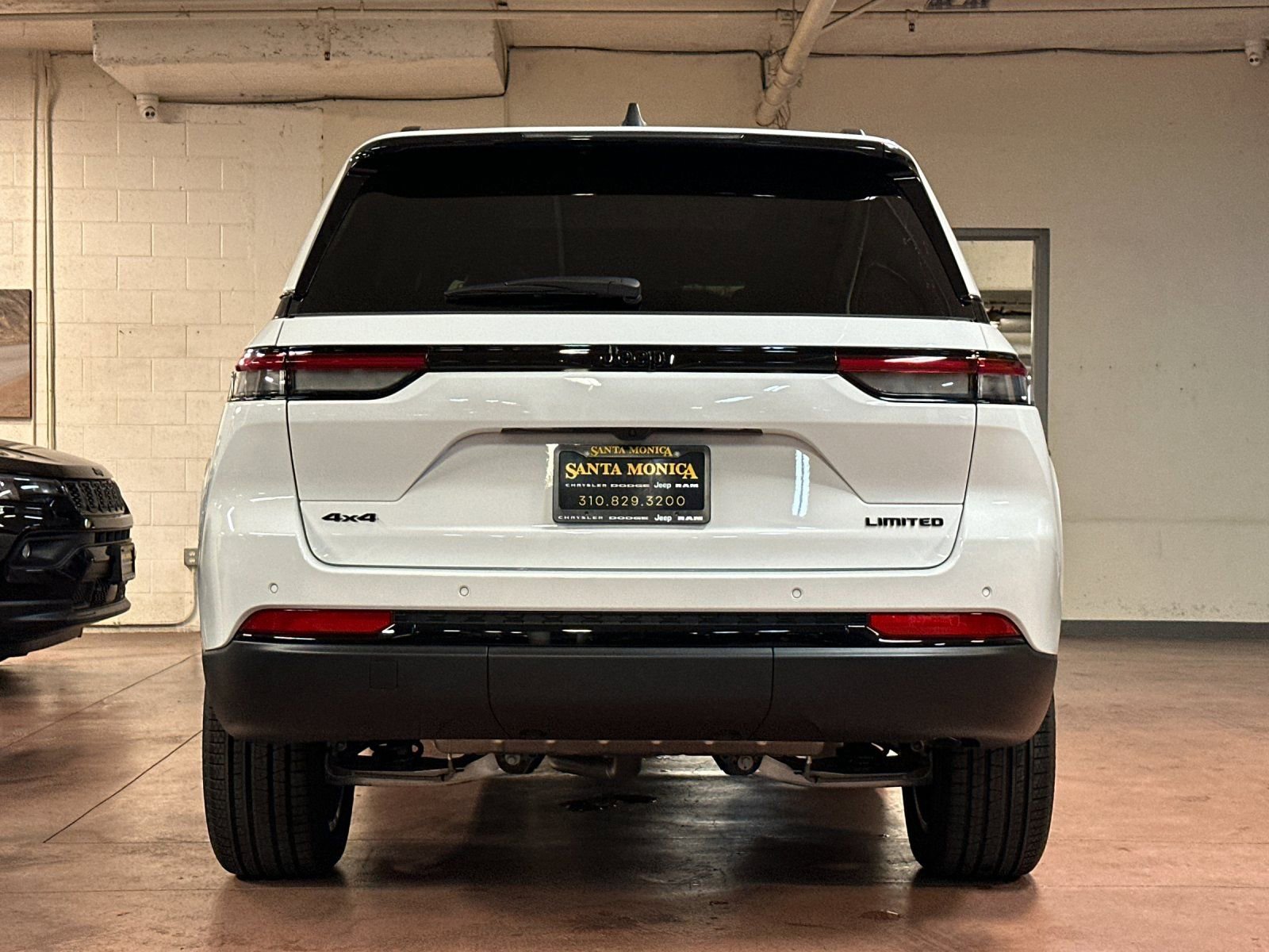 New 2025 Jeep Grand Cherokee Limited w/ Black Appearance Package image 4