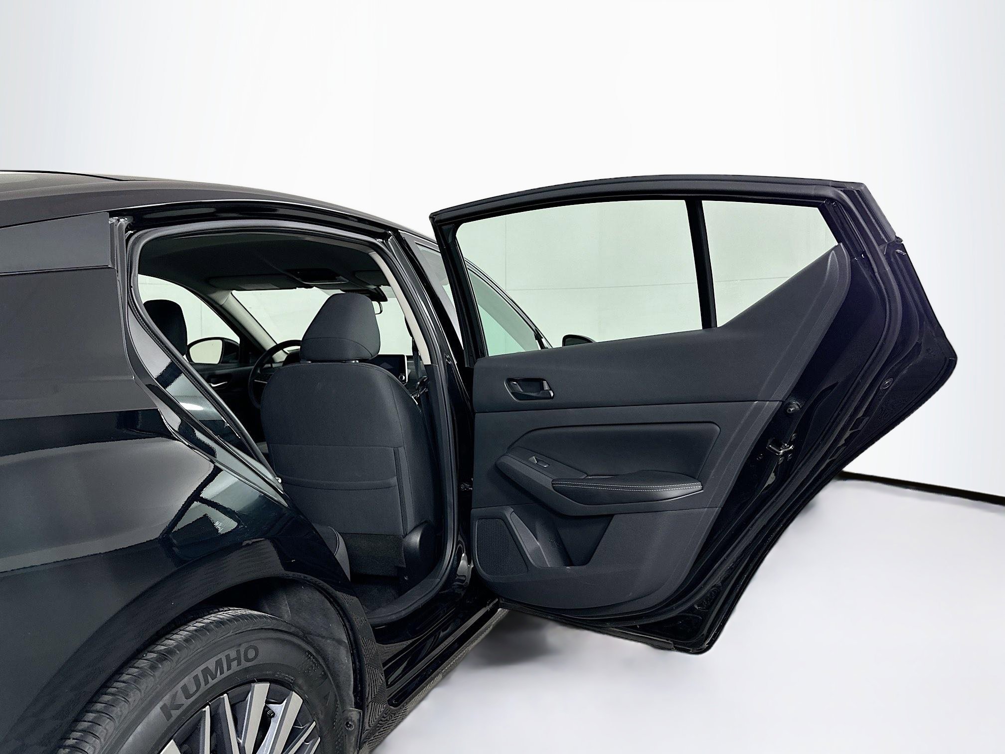 Used 2025 Nissan Altima 2.5 SV image 28