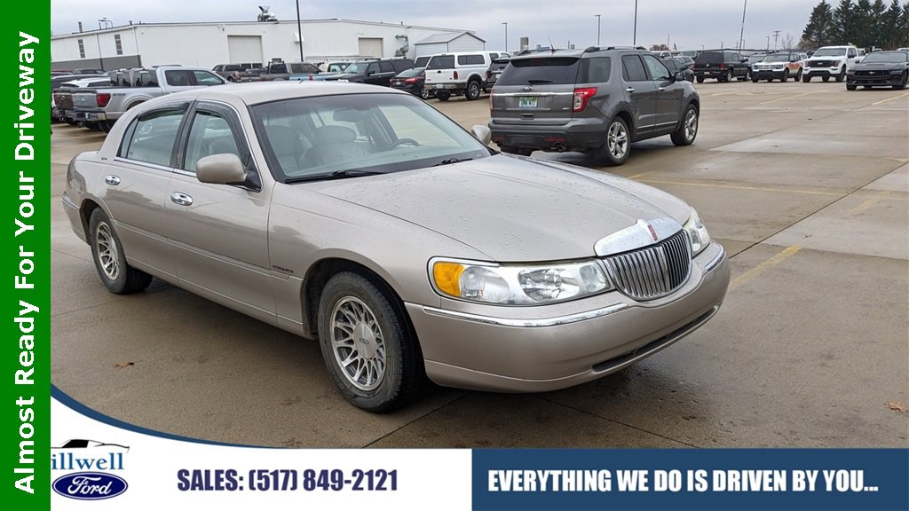 Used 2002 Lincoln Town Car Signature