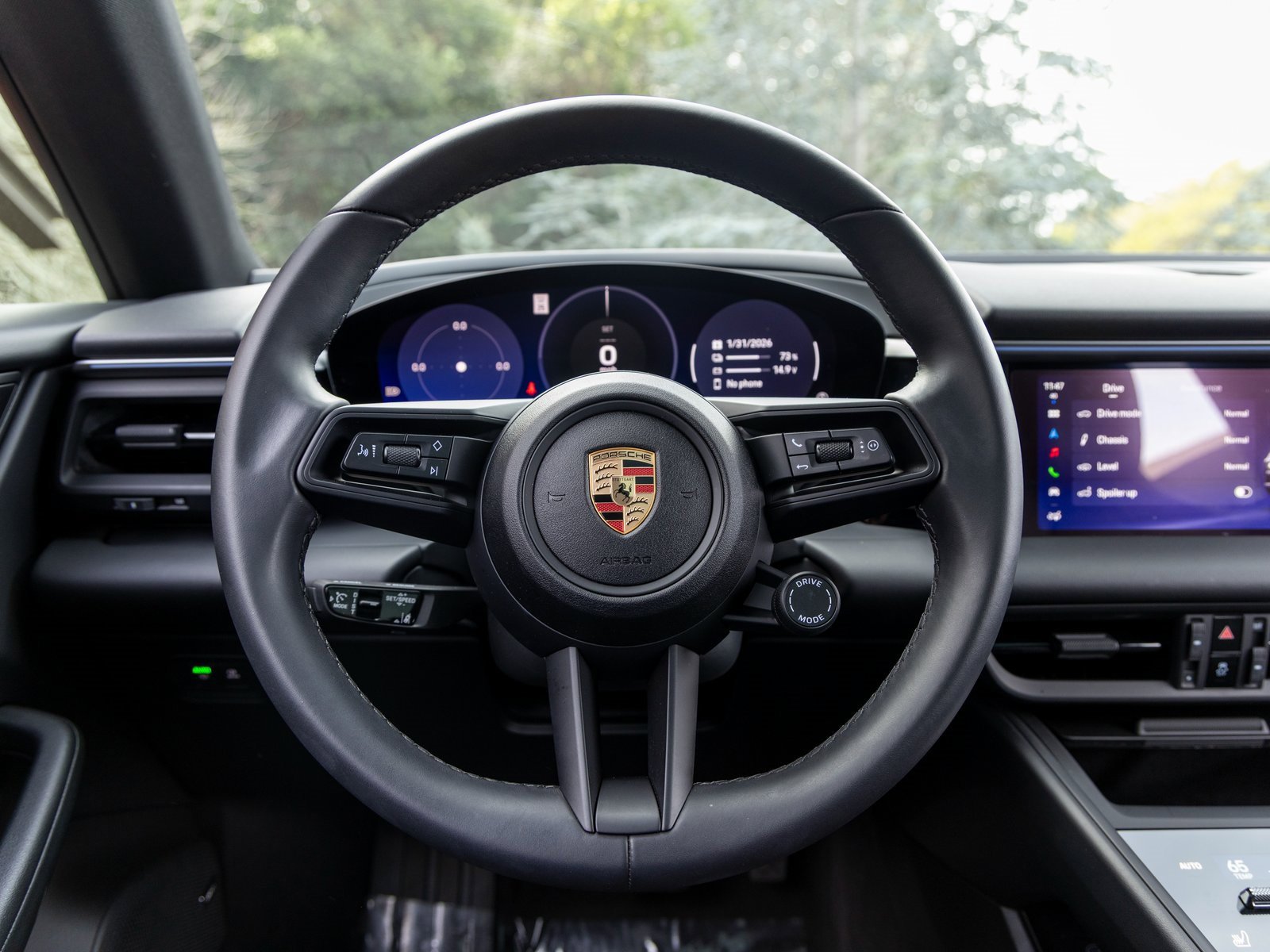 Certified 2025 Porsche Macan Electric image 28