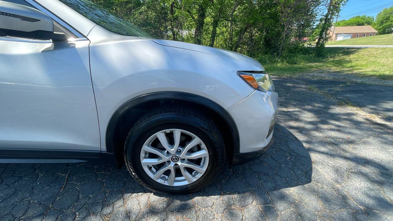 Used 2018 Nissan Rogue SV w/ Sun & Sound Touring Package image 12