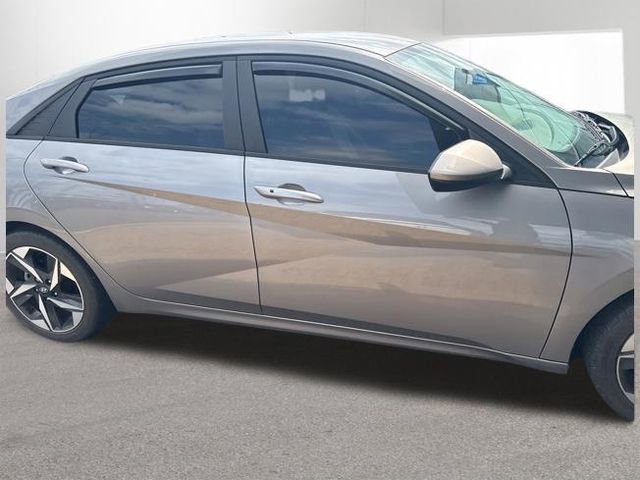 Used 2023 Hyundai Elantra SEL w/ Convenience Package image 10