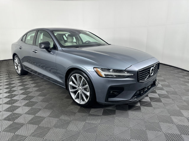 Used 2021 Volvo S60 T5 Momentum AWD/4WD image 2