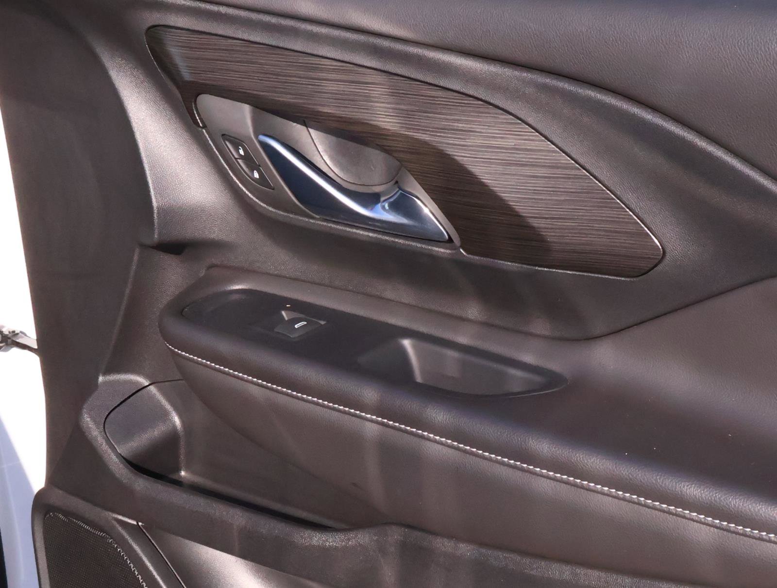 Used 2023 GMC Terrain SLE w/ Driver Convenience Package image 16