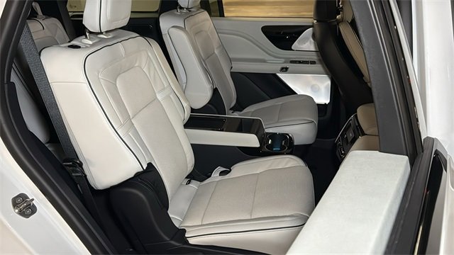 New 2026 Lincoln Aviator Black Label w/ Black Label Special Edition image 11