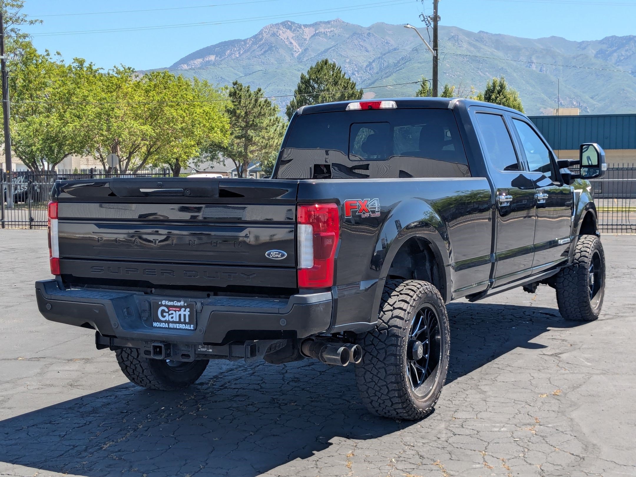 Used 2018 Ford F250 Platinum w/ Platinum Ultimate Package AWD/4WD image 3