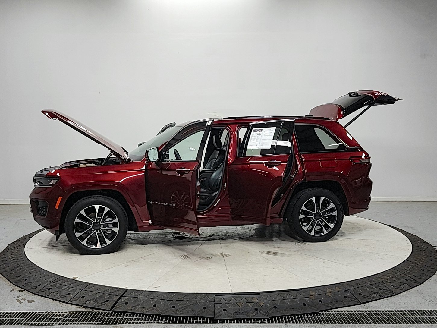 Used 2023 Jeep Grand Cherokee Overland AWD/4WD image 24