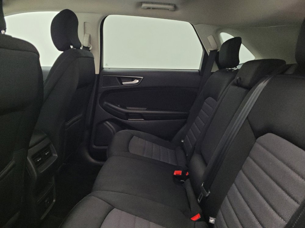 Used 2018 Ford Edge SE image 18