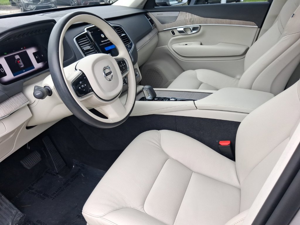 Used 2024 Volvo XC90 B5 Plus w/ Protection Package Premier AWD/4WD image 13