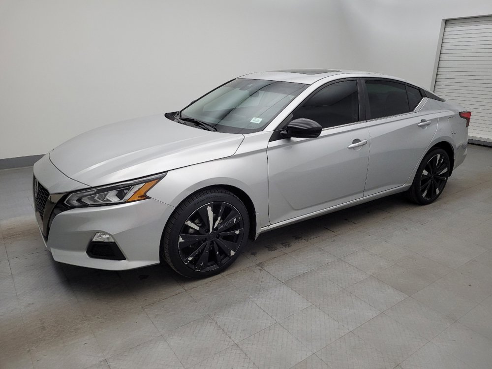 Used 2021 Nissan Altima 2.5 SR w/ SR Premium Package image 2