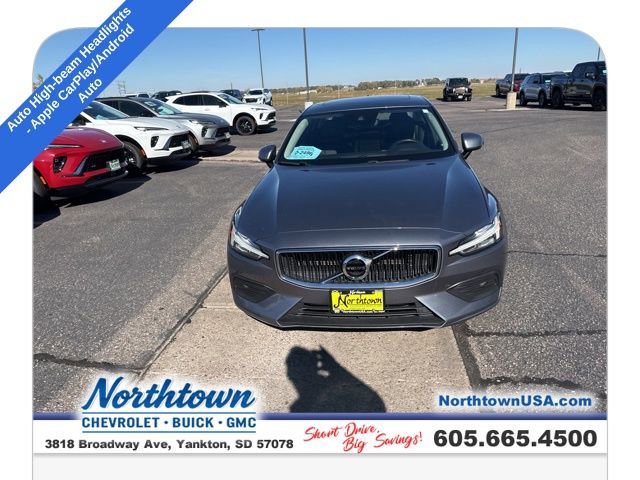 Used 2020 Volvo S60 T6 Momentum image 2