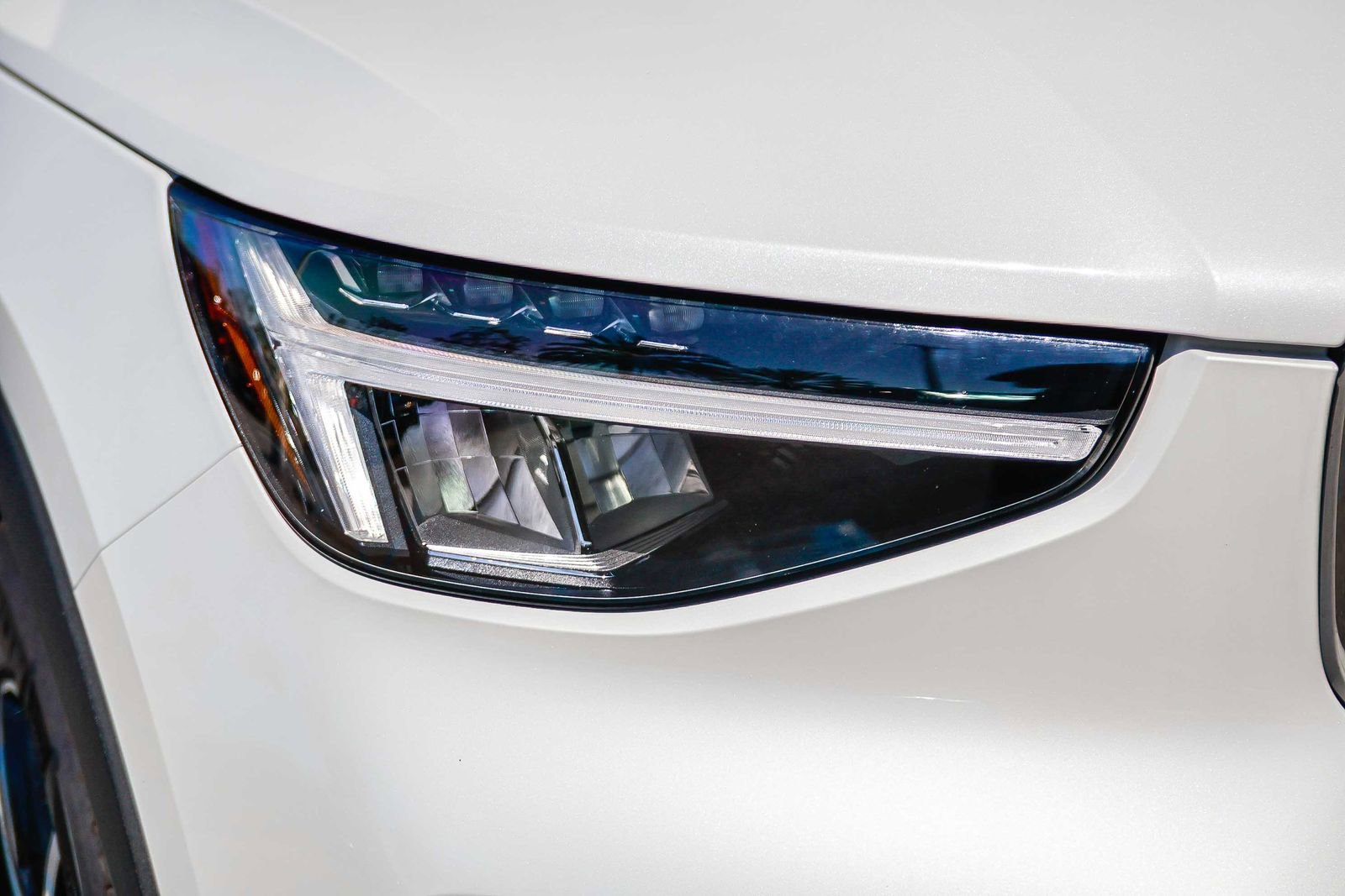 Used 2025 Volvo XC40 B5 Core AWD/4WD image 12