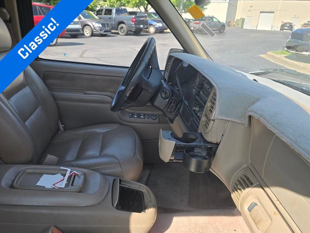Used 1998 GMC Suburban 2WD w/ Marketing Opt Pkg 3 image 10