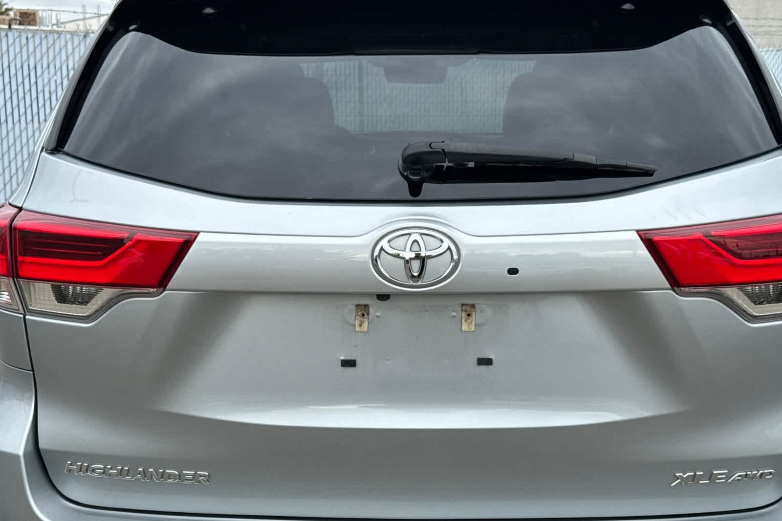Used 2019 Toyota Highlander XLE AWD/4WD image 22