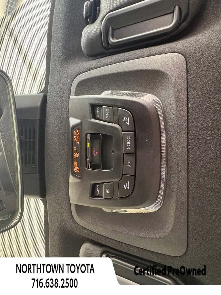 Used 2025 Toyota Corolla SE w/ SE Premium Package FWD image 28