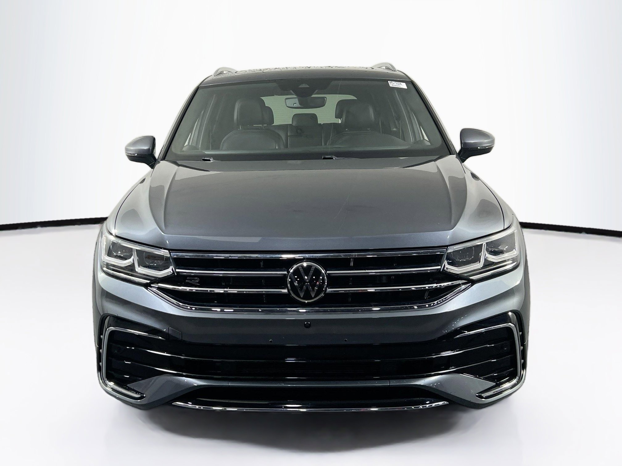 Used 2022 Volkswagen Tiguan SEL R-Line image 2