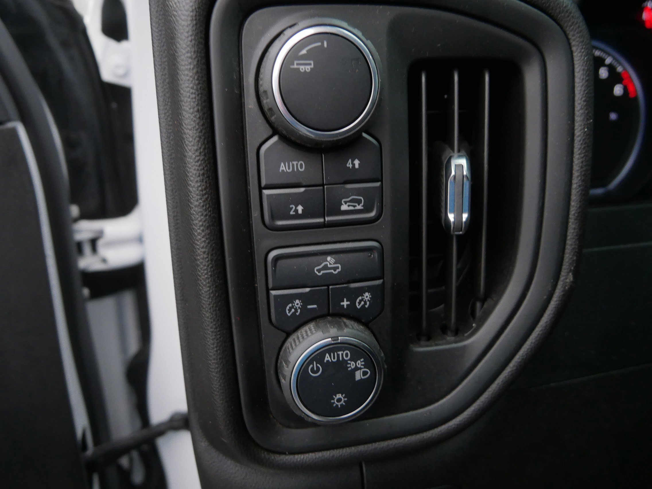 Used 2025 Chevrolet Silverado 1500 Custom AWD/4WD image 23