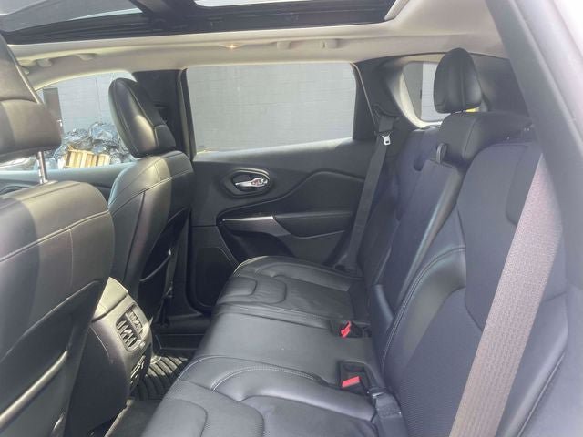 Used 2019 Jeep Cherokee Limited AWD/4WD image 14