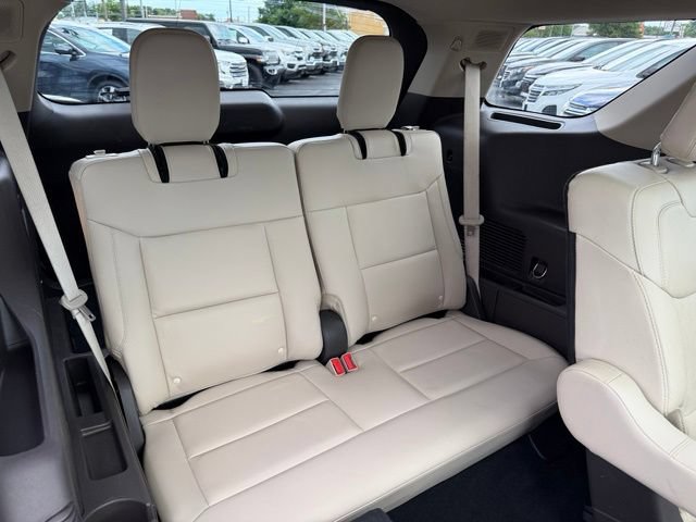 Used 2022 Ford Explorer Platinum w/ Equipment Group 601A AWD/4WD image 16
