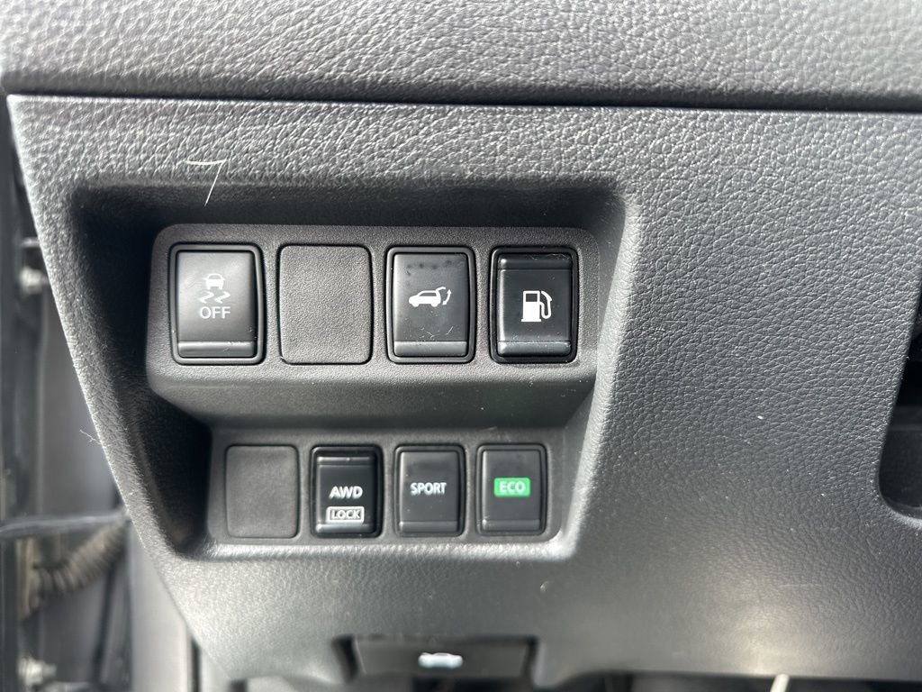 Used 2018 Nissan Rogue SV image 20