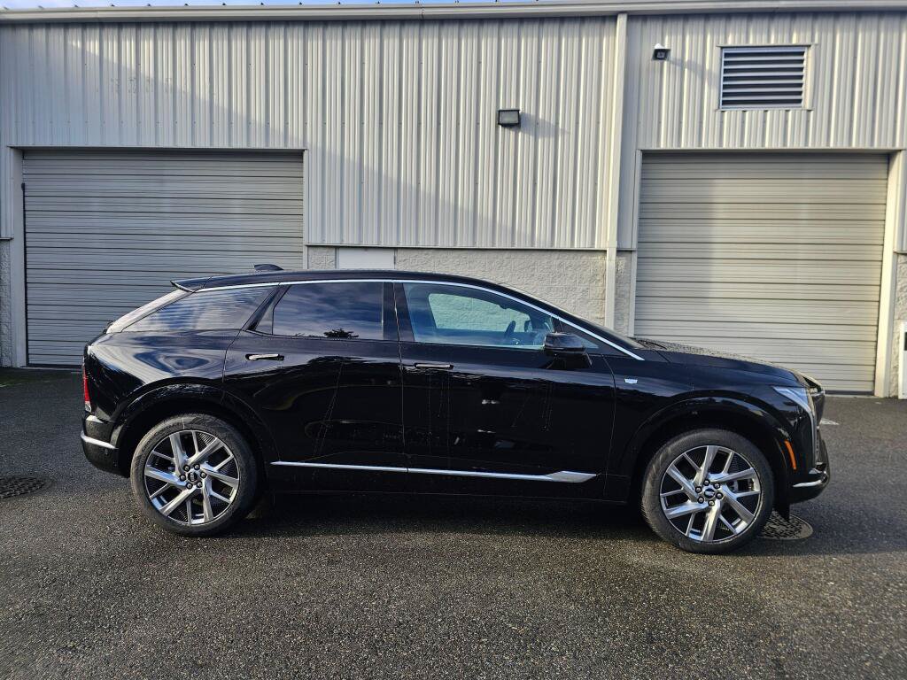 New 2026 Cadillac Optiq Luxury 1 RWD image 9