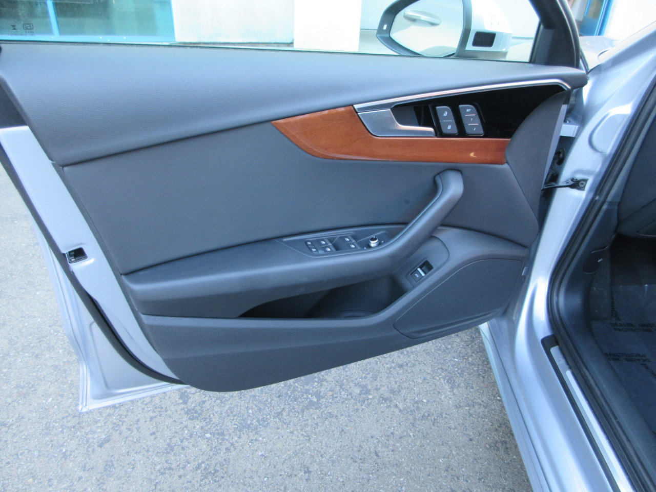 Used 2024 Audi A4 2.0T Premium image 5