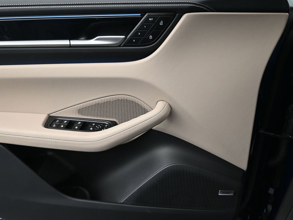 New 2025 Porsche Macan Electric RWD image 14