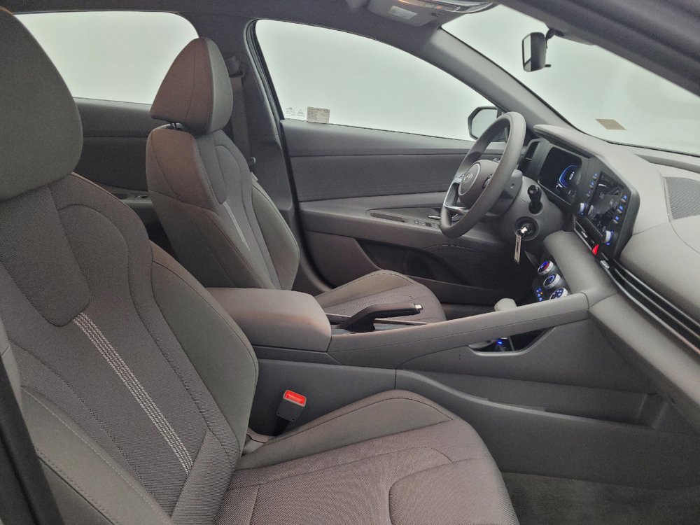 Used 2025 Hyundai Elantra SE FWD image 21